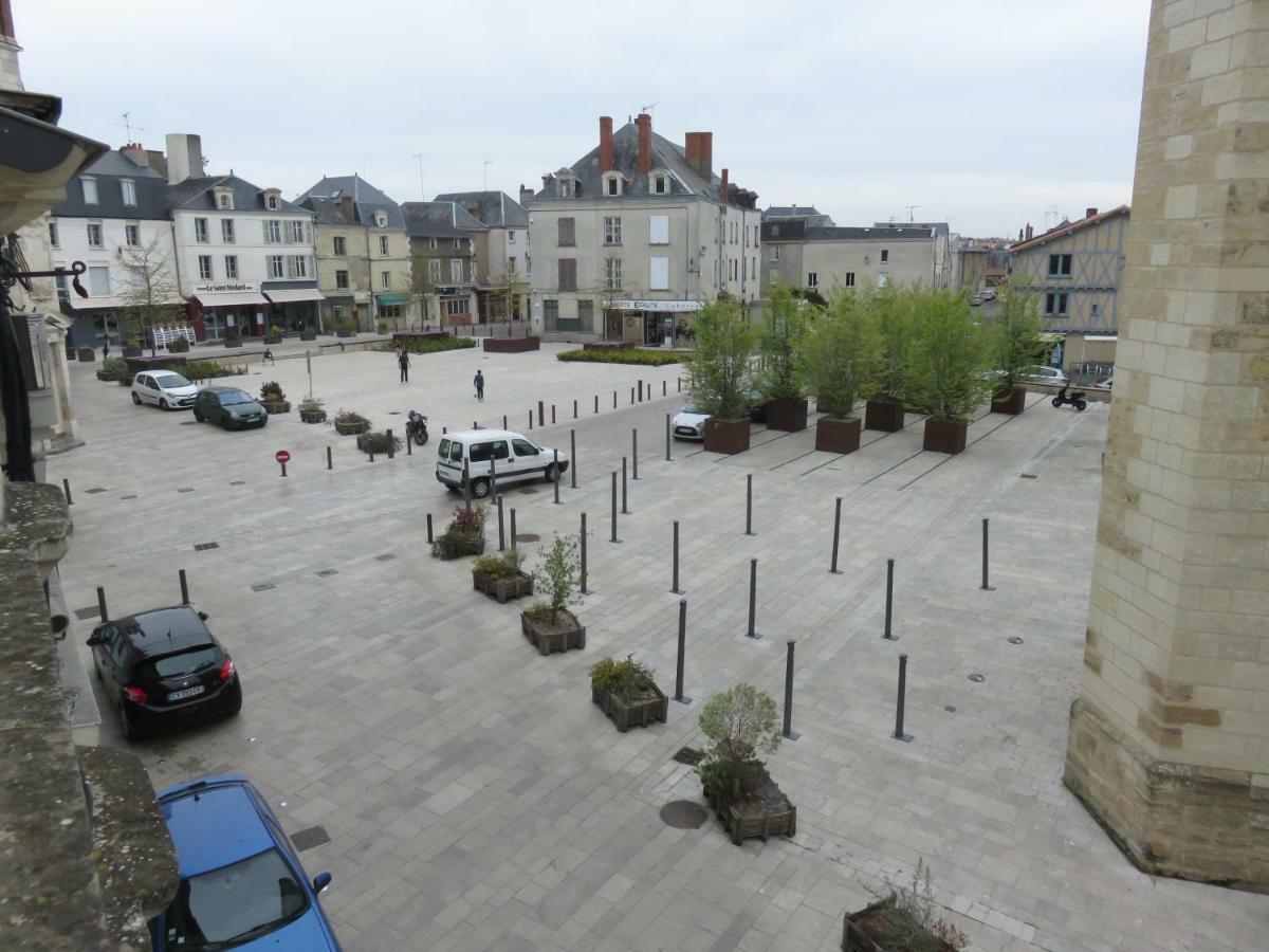 Grand Appartement Chaleureux Thouars Exterior foto